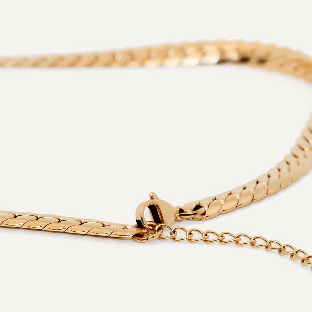 Colar Feminino Gargantilha Coração Minimalista Banhado em Ouro 18K