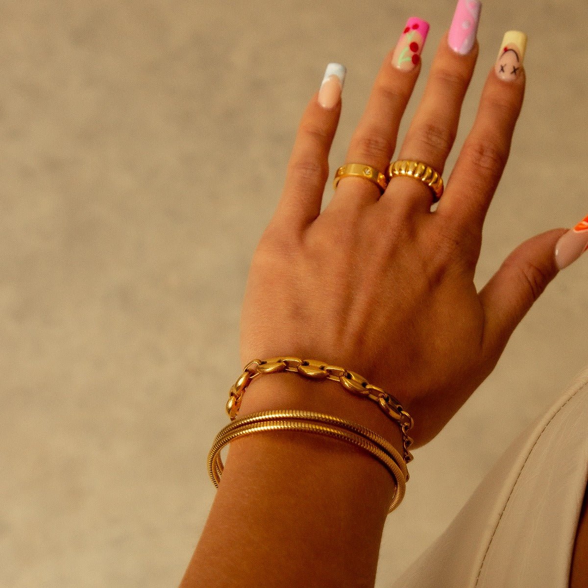 Bracelete Feminino Espiral Tríplice Banhada em Ouro 18K
