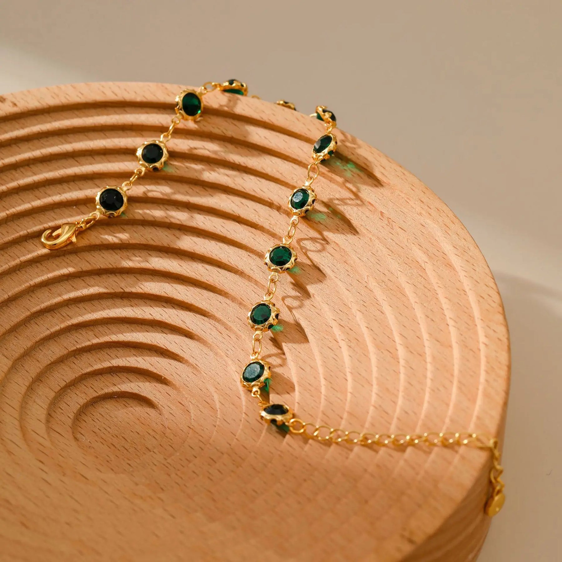 Pulseira Feminina com Pedras de Zircônia Esmeralda Banhado em Ouro 18K