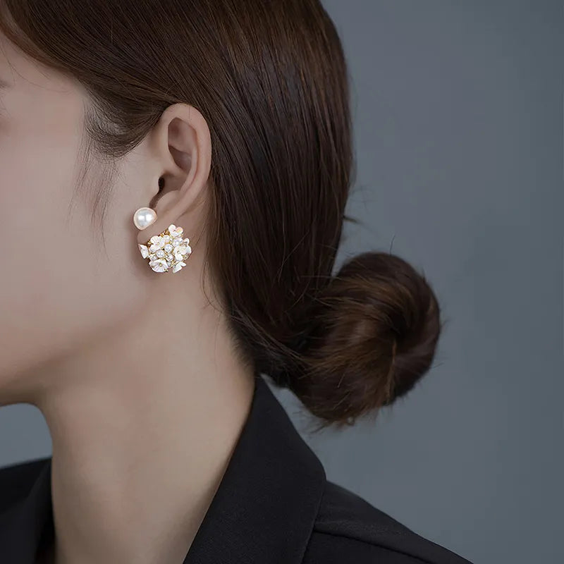 Brinco Feminino Florido Com Pérola Banhado em Ouro 18K