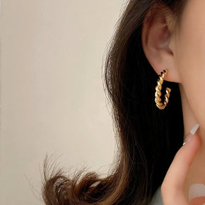 Brinco Feminino Entrelaçado Banhado em Ouro 18K